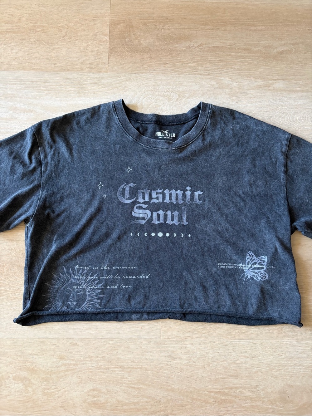 Hollister Cosmic Soul Oversized Cropped Graphic Tee Size S